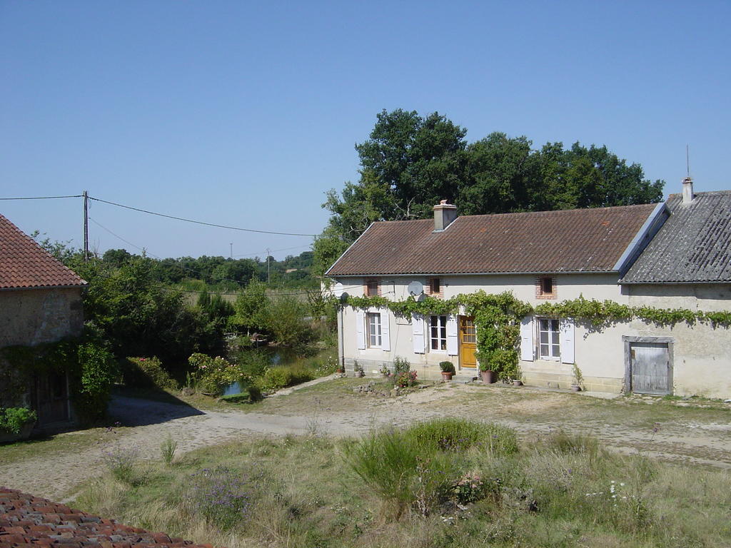 Chez Tartaud Villa Lathus St Remy Exterior photo