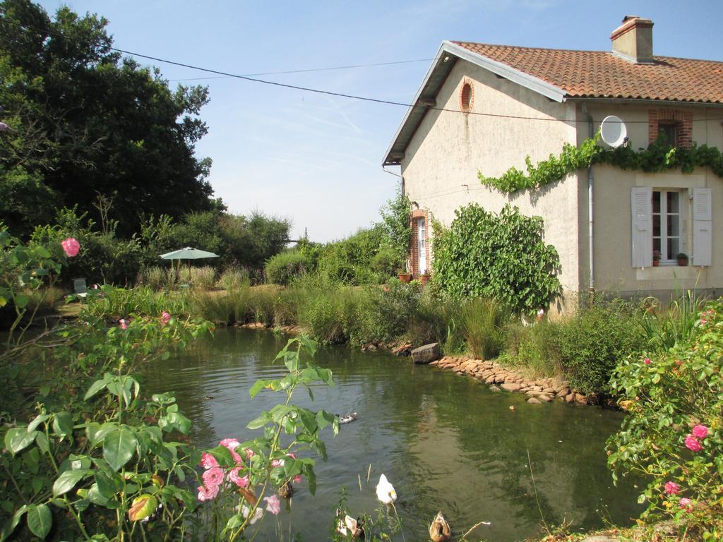 Chez Tartaud Villa Lathus St Remy Exterior photo