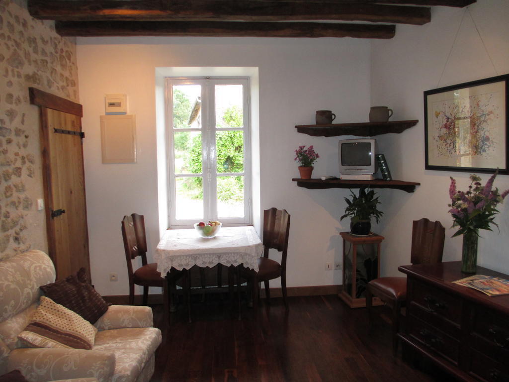 Chez Tartaud Villa Lathus St Remy Exterior photo