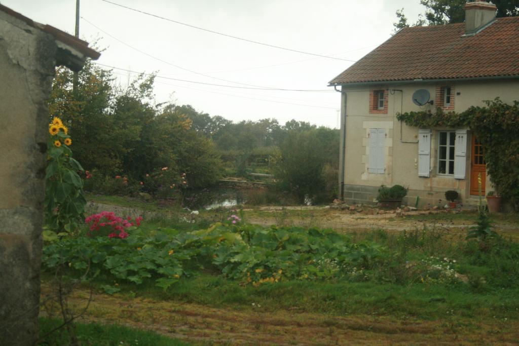 Chez Tartaud Villa Lathus St Remy Exterior photo